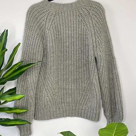 AE OVERSIZED CHUNKY KNIT V-NECK SWEATER - Picture 2 of 5
